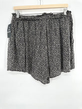 Load image into Gallery viewer, Auguste floral shorts