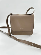 Load image into Gallery viewer, Matt &amp; Nat Square Crossbody