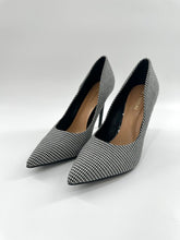 Load image into Gallery viewer, Le Chateau Houndstooth Pump