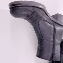 Load image into Gallery viewer, Atelier leather ankle boots with fringe