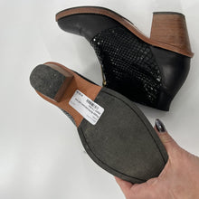 Load image into Gallery viewer, Poppy Barley ankle boots with front zipper