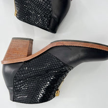 Load image into Gallery viewer, Poppy Barley ankle boots with front zipper