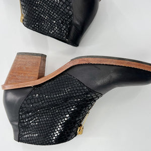 Poppy Barley ankle boots with front zipper